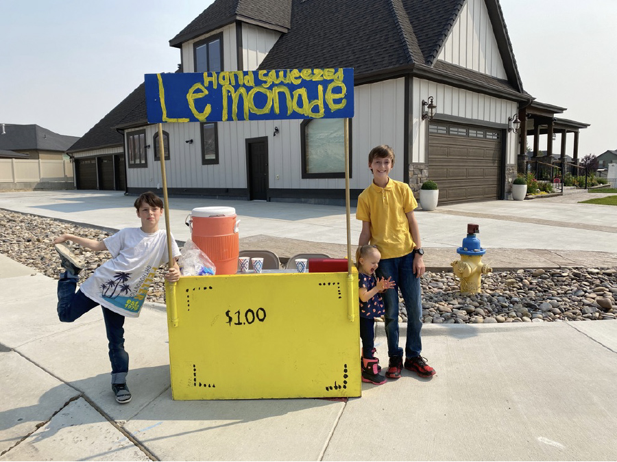 blog-thatsWY-Lemonade-Stand-900x675.jpg